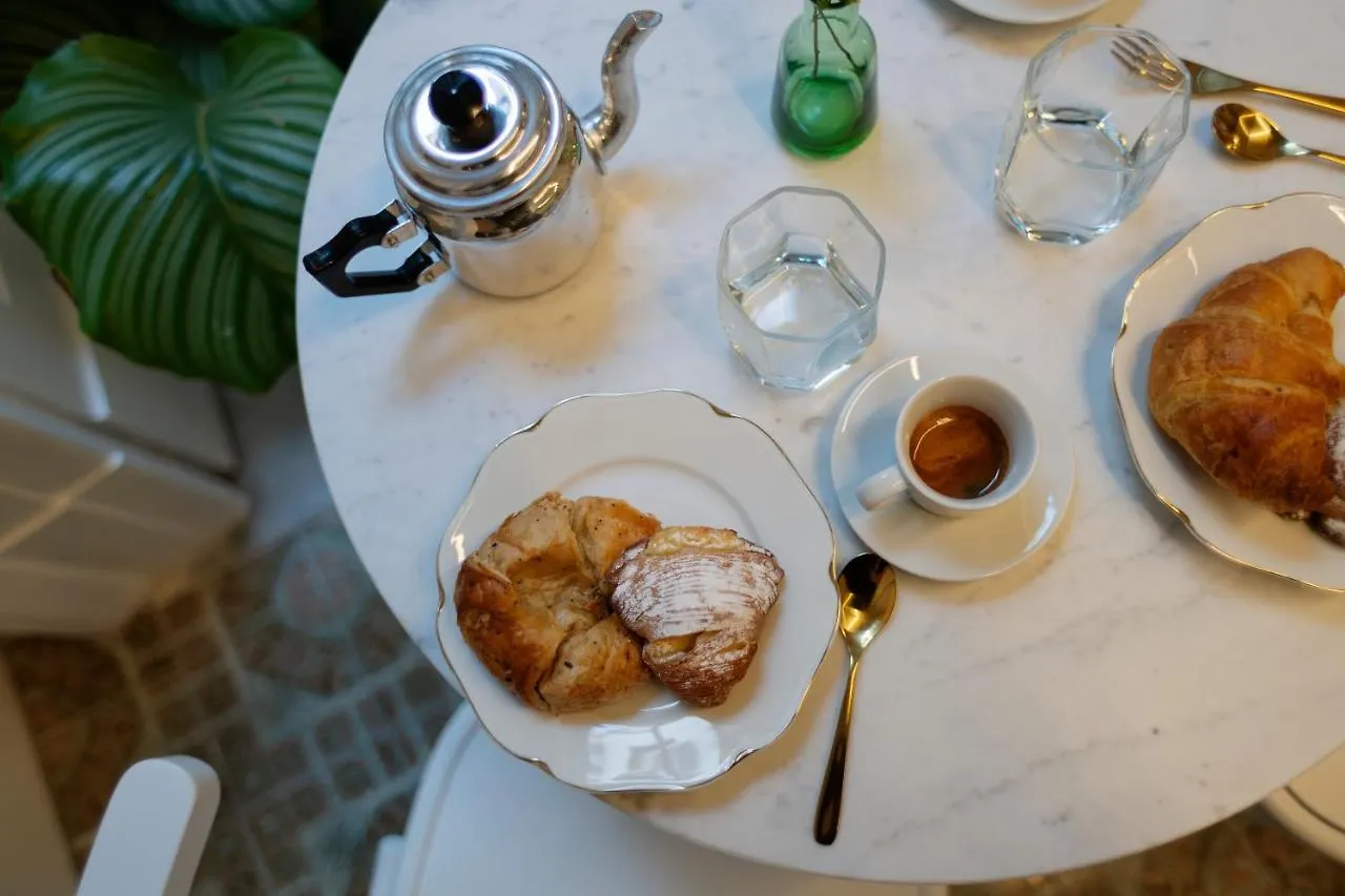 Interno21 Bed & Breakfast Naples